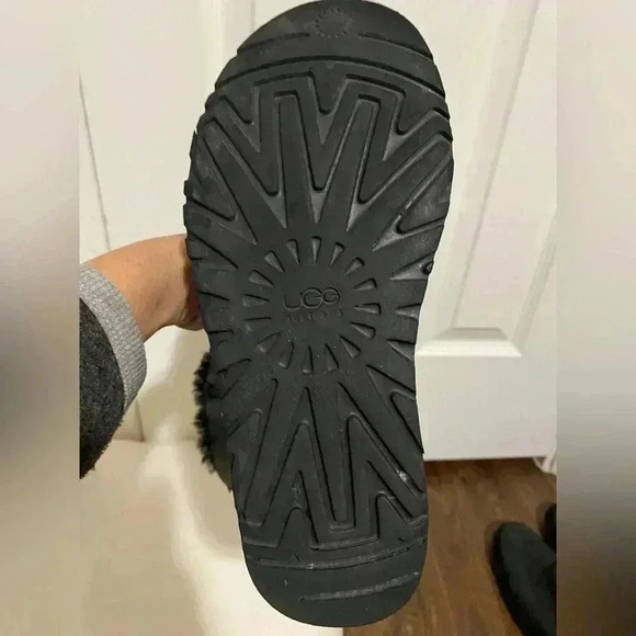 UGG Australia Classic Zip Black Leather Boots size 6 - Picture 13 of 14